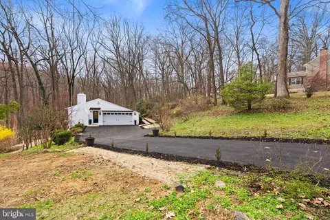 Exterior - 971 Stevens Ln, Wayne, PA 19087 photo 6 of 15