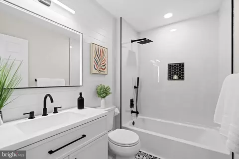 Bath - 971 Stevens Ln, Wayne, PA 19087 photo 3 of 7