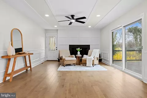 Living - 971 Stevens Ln, Wayne, PA 19087 photo 2 of 4