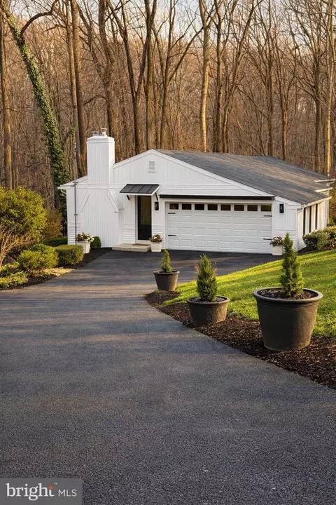 Exterior - 971 Stevens Ln, Wayne, PA 19087 photo 2 of 15