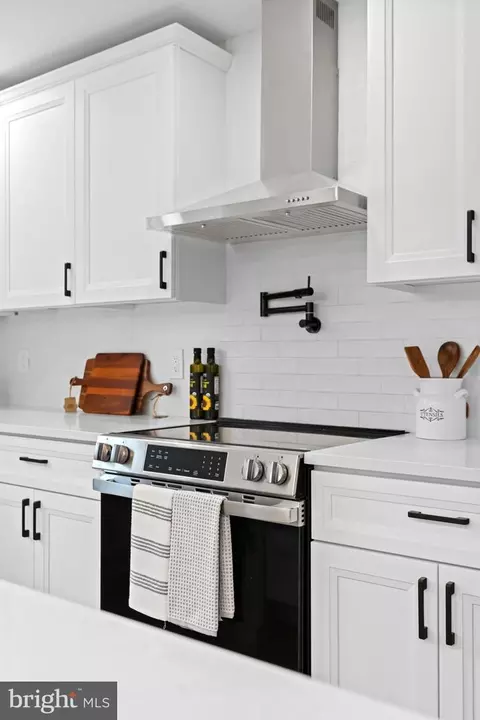 Kitchen - 971 Stevens Ln, Wayne, PA 19087 photo 4 of 5