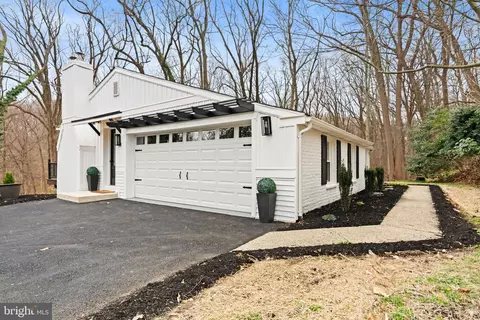 971 Stevens Ln, Wayne, PA 19087