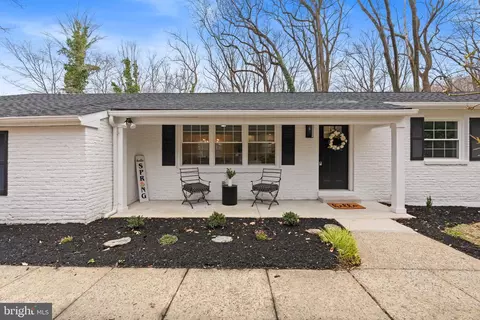 Exterior - 971 Stevens Ln, Wayne, PA 19087 photo 4 of 15
