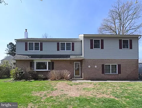 233 Broadway Ave, Horsham, PA 19044