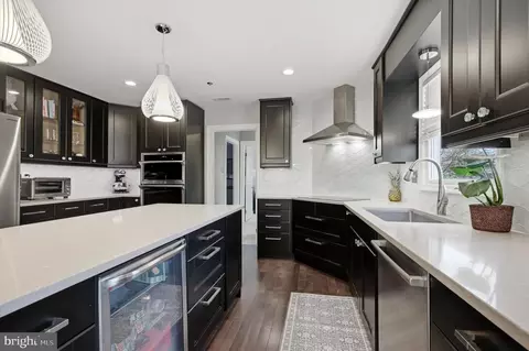 Kitchen - 352 Sentry Ln, Wayne, PA 19087 photo 3 of 4