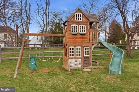 Exterior - 352 Sentry Ln, Wayne, PA 19087 photo 5 of 5