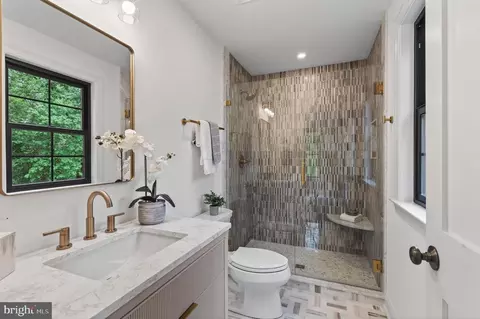 Bath - 828 Summit Rd, Penn Valley, PA 19072 photo 2 of 4