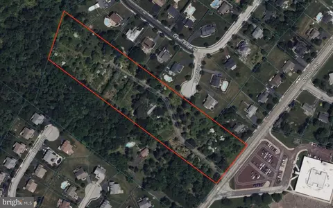 2015 Potshop Rd, Norristown, PA 19403