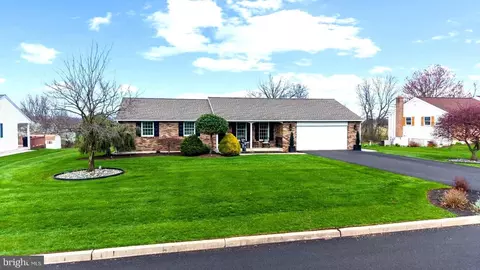 2323 Colonial Dr, Gilbertsville, PA 19525