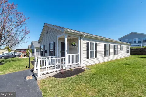 2038 Highland Ct #2038, North Wales, PA 19454