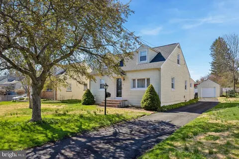 49 Loller Rd, Hatboro, PA 19040