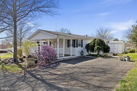 442 Manor House Ln, Souderton, PA 18964
