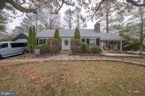 1022 Clover Hill Rd, Wynnewood, PA 19096