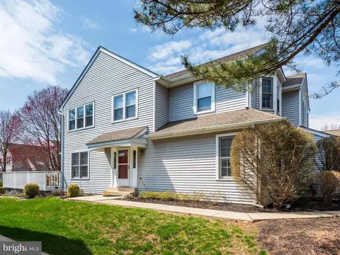 108 Cross Country Ct, North Wales, PA 19454