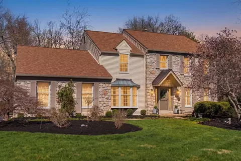 1836 Beacon Hill Dr, Dresher, PA 19025