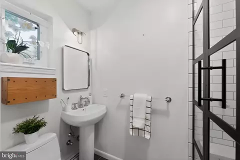 Bath - 522 Dudley Ave, Narberth, PA 19072 photo 1 of 2
