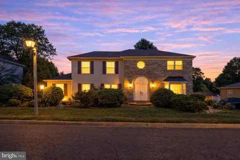 15 Roy Ln, Huntingdon Valley, PA 19006