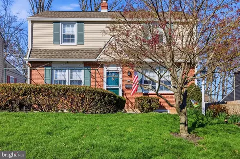 552 School House Ln, Willow Grove, PA 19090