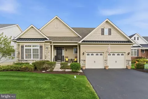 126 Bayhill Dr, North Wales, PA 19454