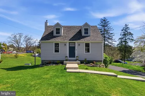 18 Perkiomen Ave, Schwenksville, PA 19473