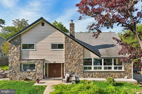1011 Stanford Dr, Wynnewood, PA 19096