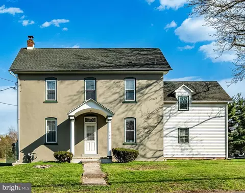 2190 E Buck Rd, Pennsburg, PA 18073
