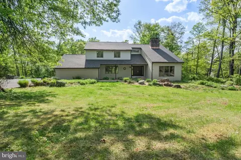 4908 Martha Ln Apt, Schwenksville, PA 19473