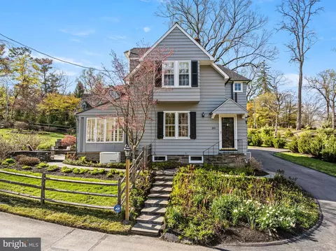 261 Farm Rd, Haverford, PA 19041