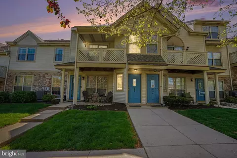 806 Foxmeadow Dr #CONDO 806, Royersford, PA 19468