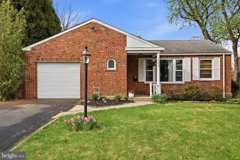 1002 Edann Rd Apt, Oreland, PA 19075