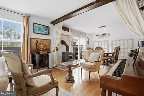 136 Packham Ct, Telford, PA 18969