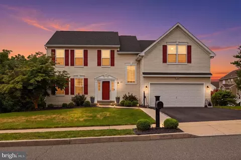 321 Summer Grove Ln, Pottstown, PA 19464