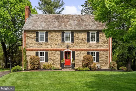 7901 Cobden Rd, Glenside, PA 19038