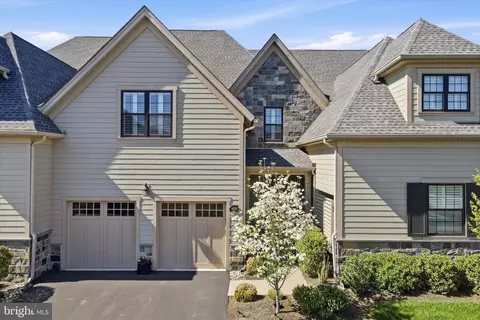 6028 Creekside Dr, Flourtown, PA 19031