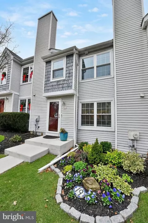 19 Applewood Ct, Horsham, PA 19044