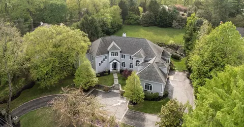952 Lafayette Rd, Bryn Mawr, PA 19010