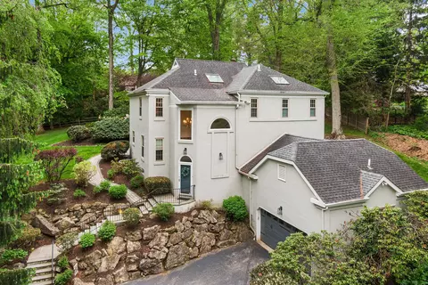 2114 Greenbrier Dr, Villanova, PA 19085
