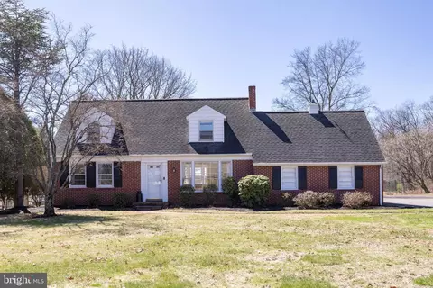 382 Oak Dr, Harleysville, PA 19438