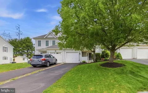 527 Musket Ct, Collegeville, PA 19426