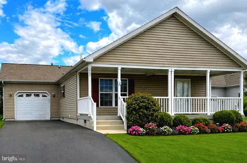 423 Honeysuckle Ln, Blue Bell, PA 19422