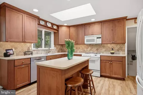 Kitchen - 573 Brookwood Rd, Wayne, PA 19087 photo 1 of 3