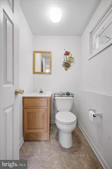 Bath - 573 Brookwood Rd, Wayne, PA 19087 photo 4 of 4