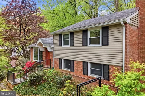 Exterior - 573 Brookwood Rd, Wayne, PA 19087 photo 3 of 7