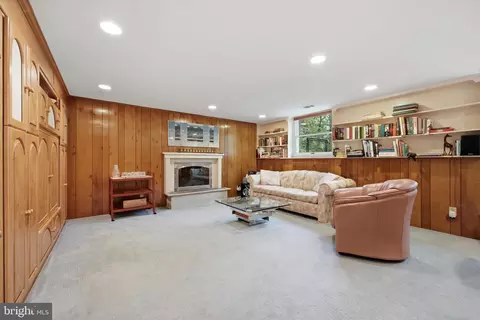 Living - 573 Brookwood Rd, Wayne, PA 19087 photo 2 of 2