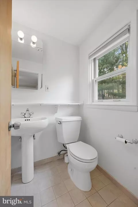Bath - 573 Brookwood Rd, Wayne, PA 19087 photo 1 of 4