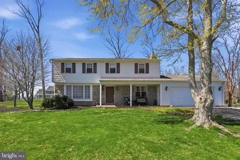 372 Oak Dr, Souderton, PA 18964