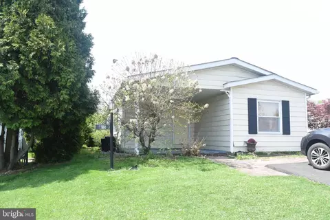 613 Stream View Dr, North Wales, PA 19454