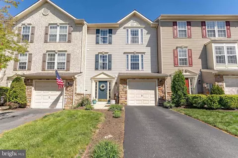 27 Creekside Dr, Pottstown, PA 19464