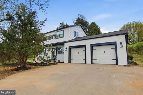 2213 Camp Hill Rd, Fort Washington, PA 19034
