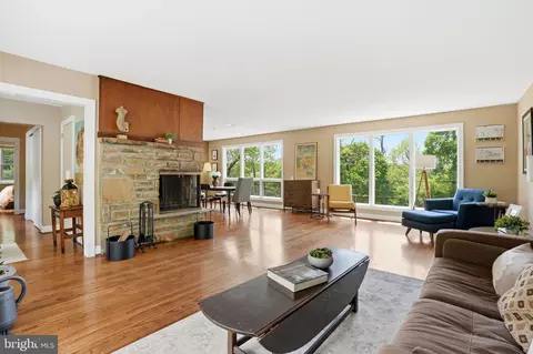 8618 Caroline Dr, Glenside, PA 19038